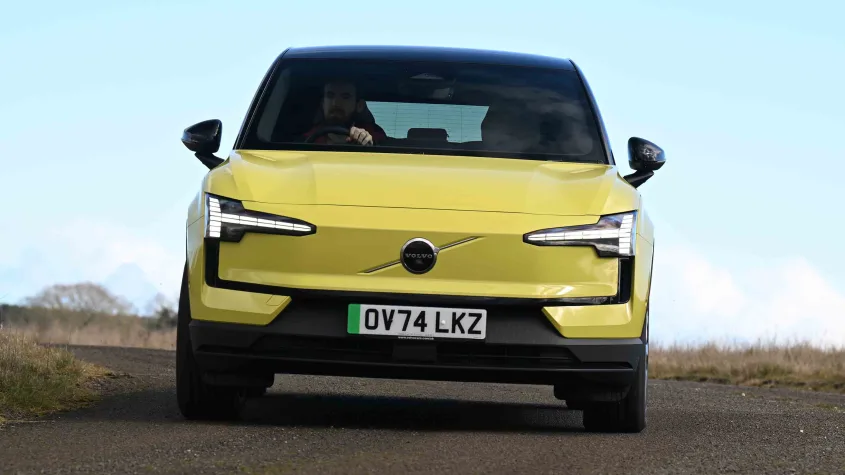 Pozor! Volvo EX30 varovanie pred rizikom požiaru batérie!